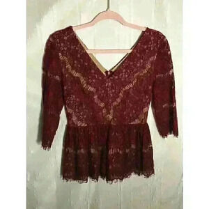 Maeve Women’s Burgandy Size XS 3/4 Sleeve V-Neck Zip Closure Lace layered Blouse